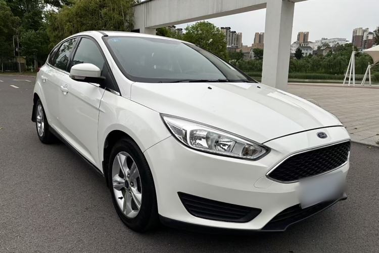 Used Ford Focus 2018 Hatchback Classic 1.6L Automatic Comfort Plus SmartDrive Edition Front Right 45 Deg