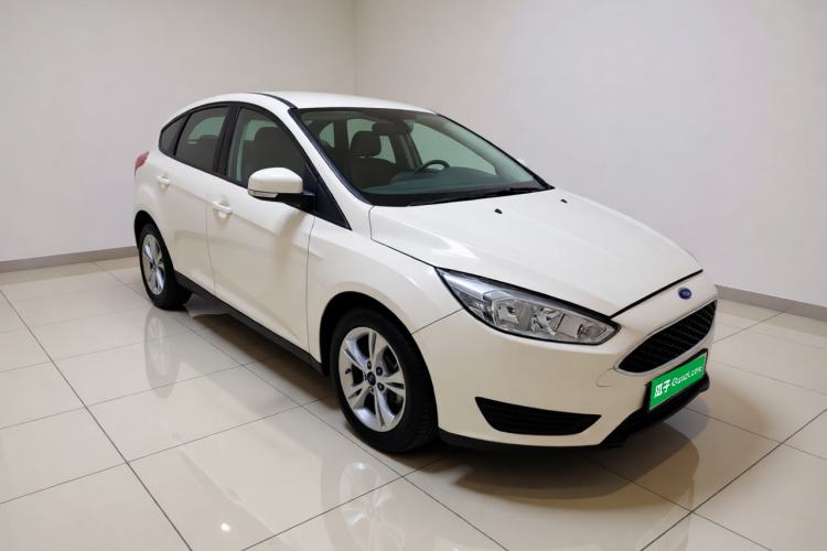 Used Ford Focus 2018 Hatchback Classic 1.6L Automatic Comfort Plus SmartDrive Edition Front Right 45 Deg