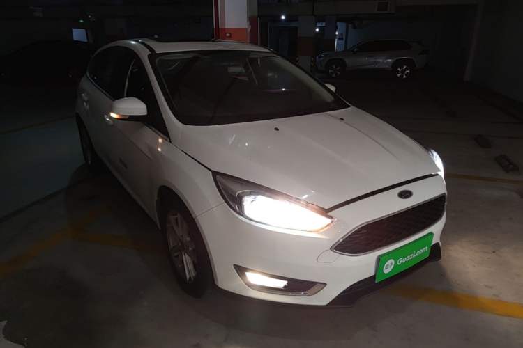 Used Ford Focus 2018 Hatchback Classic EcoBoost 180 Automatic Elite Model Front Right 45 Deg