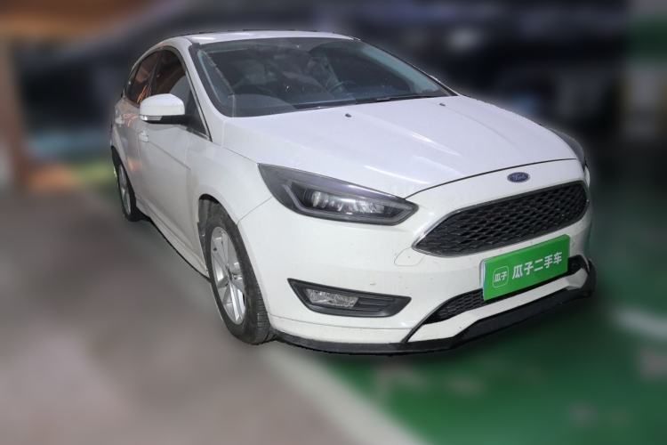 Used Ford Focus 2018 Hatchback Classic 1.6L Automatic Trendy SmartDrive Edition Front Right 45 Deg