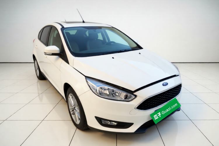 Used Ford Focus 2018 Hatchback Classic 1.6L Automatic Trendy SmartDrive Edition Front Right 45 Deg