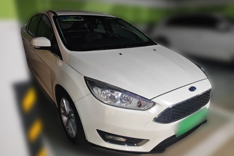 Used Ford Focus 2018 Hatchback Classic EcoBoost 180 Automatic Elite Model Front Right 45 Deg