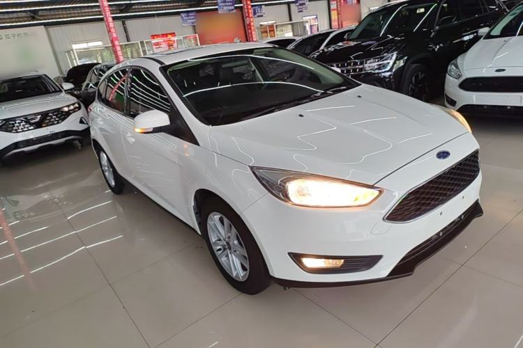 Used Ford Focus 2018 Hatchback Classic 1.6L Manual Fashion Edition SmartDrive Version Front Right 45 Deg