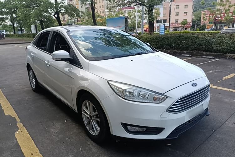 Used Ford Focus 2018 Sedan Classic 1.6L Automatic Trendy SmartDrive Edition Front Right 45 Deg