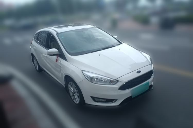 Used Ford Focus 2018 Hatchback Classic 1.6L Automatic Trendy SmartDrive Edition Front Right 45 Deg