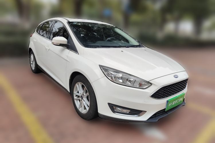 Used Ford Focus 2018 Hatchback Classic EcoBoost 180 Automatic Elite Model Front Right 45 Deg
