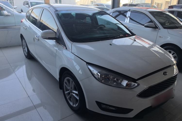 Used Ford Focus 2018 Hatchback Classic 1.6L Automatic Trendy SmartDrive Edition Front Right 45 Deg