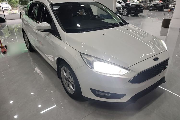 Used Ford Focus 2018 Hatchback Classic 1.6L Automatic Comfort Plus SmartDrive Edition Front Right 45 Deg