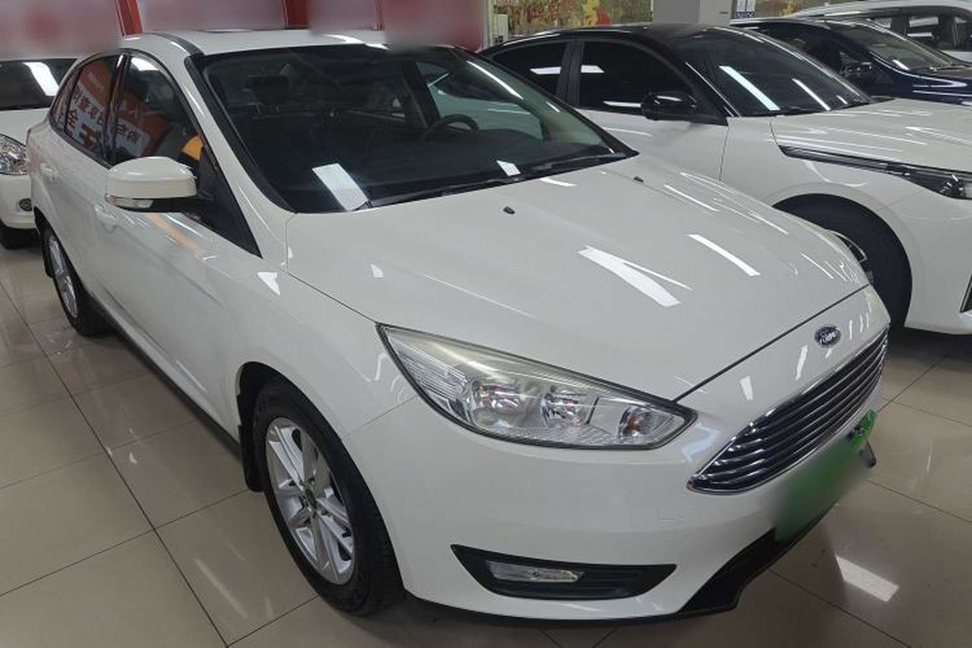 Used Ford Focus 2018 Sedan Classic 1.6L Automatic Trendy SmartDrive Edition Front Right 45 Deg
