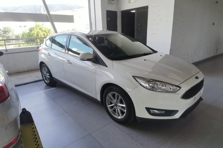 Used Ford Focus 2018 Hatchback Classic 1.6L Automatic Trendy SmartDrive Edition Front Right 45 Deg
