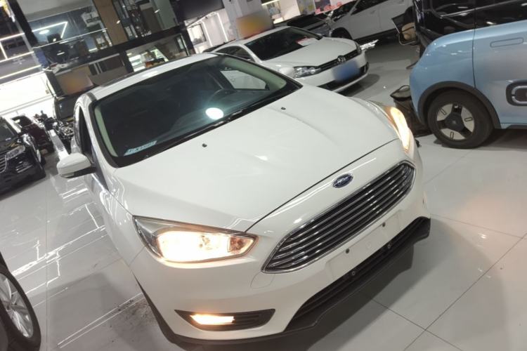 Used Ford Focus 2018 Sedan Classic 1.6L Automatic Trendy SmartDrive Edition Front Right 45 Deg