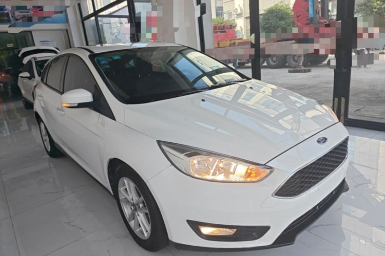 Used Ford Focus 2018 Two-Door Classic EcoBoost 125 Automatic Supercharged Style SmartDrive Edition Front Right 45 Deg