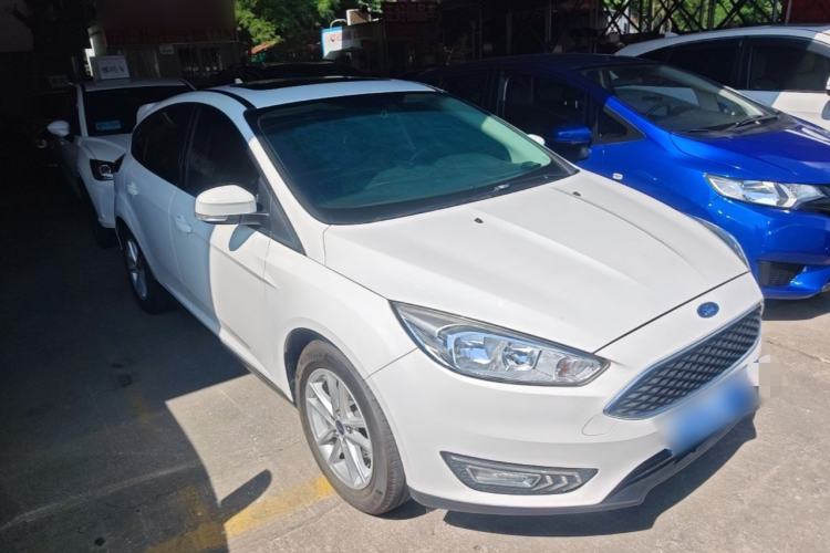 Used Ford Focus 2018 Hatchback Classic 1.6L Automatic Trendy SmartDrive Edition Front Right 45 Deg