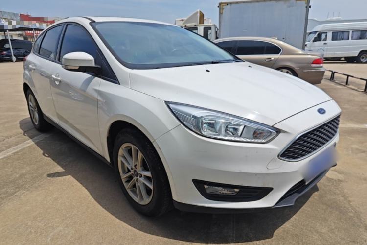 Used Ford Focus 2018 Hatchback Classic 1.6L Automatic Trendy SmartDrive Edition Front Right 45 Deg
