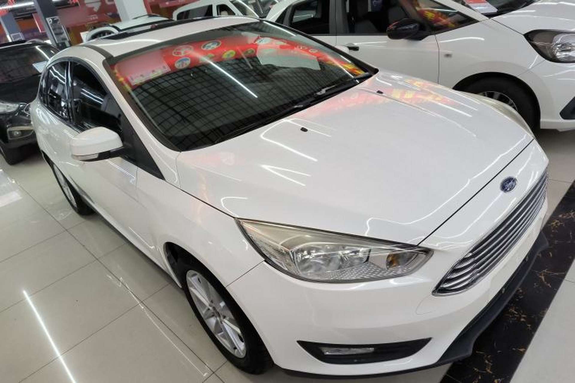 Used Ford Focus 2018 Sedan Classic 1.6L Automatic Trendy SmartDrive Edition Front Right 45 Deg