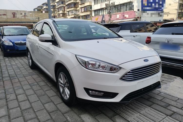 Used Ford Focus 2018 Sedan Classic 1.6L Automatic Trendy SmartDrive Edition Front Right 45 Deg