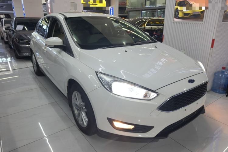 Used Ford Focus 2018 Hatchback Classic 1.6L Automatic Trendy SmartDrive Edition Front Right 45 Deg