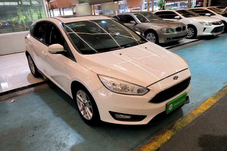 Used Ford Focus 2018 Two-Door Classic EcoBoost 125 Automatic Supercharged Style SmartDrive Edition Front Right 45 Deg