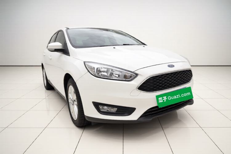 Used Ford Focus 2018 Hatchback Classic 1.6L Automatic Trendy SmartDrive Edition Front Right 45 Deg