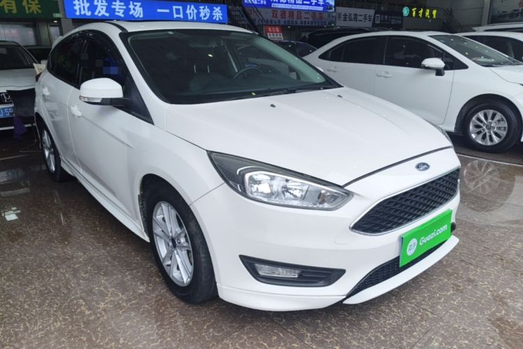 Used Ford Focus 2018 Two-Door Classic EcoBoost 125 Automatic Supercharged Style SmartDrive Edition Front Right 45 Deg