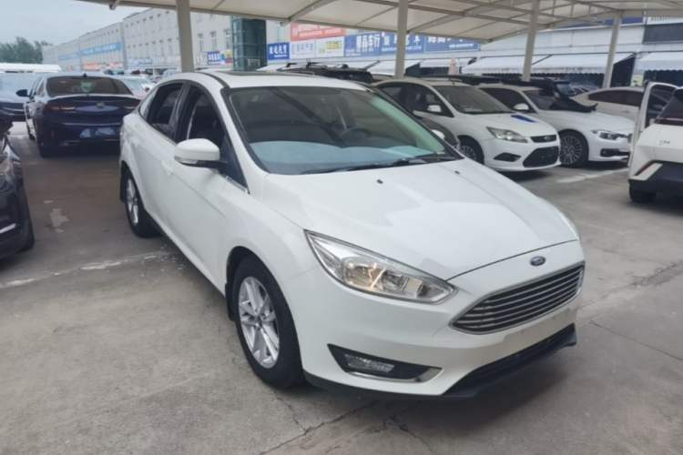 Used Ford Focus 2018 Sedan Classic EcoBoost 180 Automatic Elite Model Front Right 45 Deg