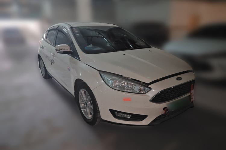 Used Ford Focus 2018 Hatchback Classic 1.6L Automatic Trendy SmartDrive Edition Front Right 45 Deg