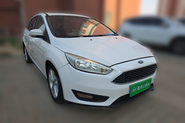 Used Ford Focus 2018 Hatchback Classic 1.6L Automatic Trendy SmartDrive Edition Front Right 45 Deg