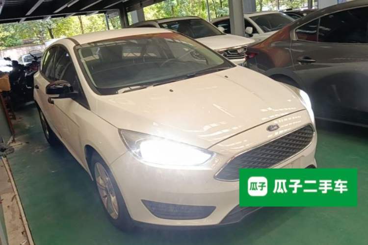 Used Ford Focus 2018 Hatchback Classic 1.6L Automatic Comfort Plus SmartDrive Edition Front Right 45 Deg