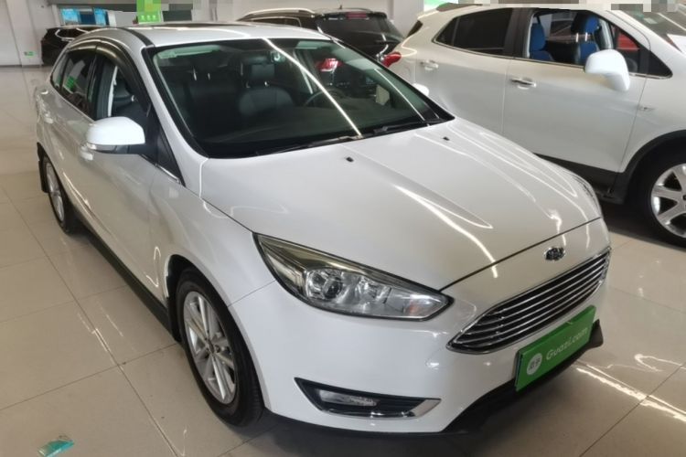 Used Ford Focus 2018 Sedan Classic EcoBoost 180 Automatic Elite Model Front Right 45 Deg