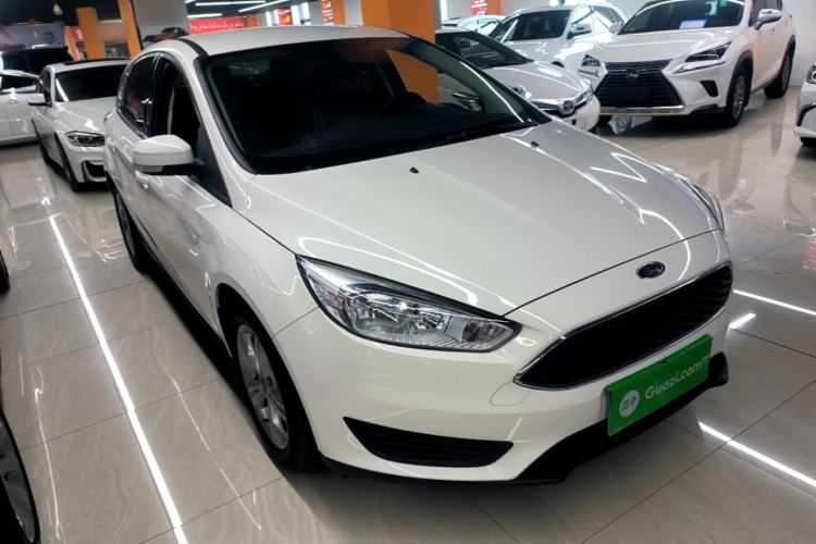 Used Ford Focus 2018 Hatchback Classic 1.6L Automatic Comfort Plus SmartDrive Edition Front Right 45 Deg