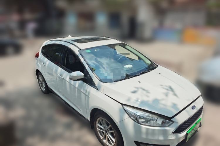 Used Ford Focus 2018 Hatchback Classic 1.6L Automatic Trendy SmartDrive Edition Front Right 45 Deg