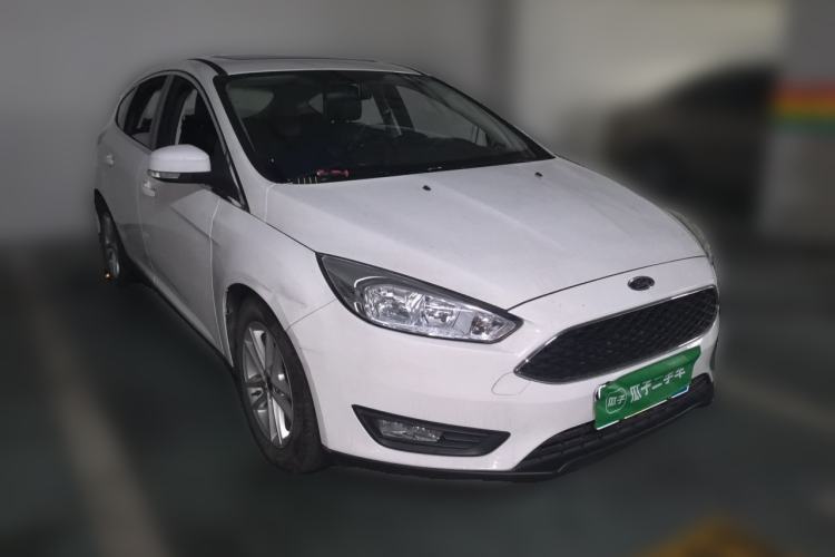 Used Ford Focus 2018 Two-Door Classic EcoBoost 125 Automatic Supercharged Style SmartDrive Edition Front Right 45 Deg
