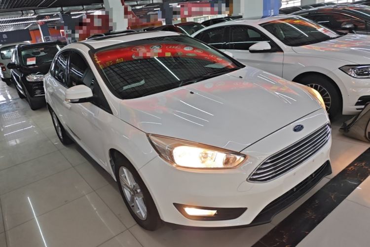 Used Ford Focus 2018 Sedan Classic 1.6L Automatic Trendy SmartDrive Edition Front Right 45 Deg