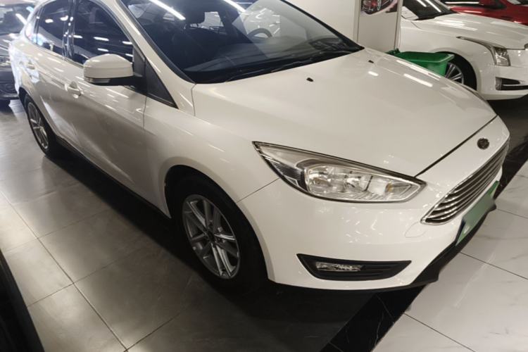 Used Ford Focus 2018 Sedan Classic 1.6L Automatic Trendy SmartDrive Edition Front Right 45 Deg