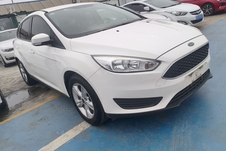 Used Ford Focus 2018 Hatchback Classic 1.6L Manual Comfort Plus SmartDrive Edition Front Right 45 Deg