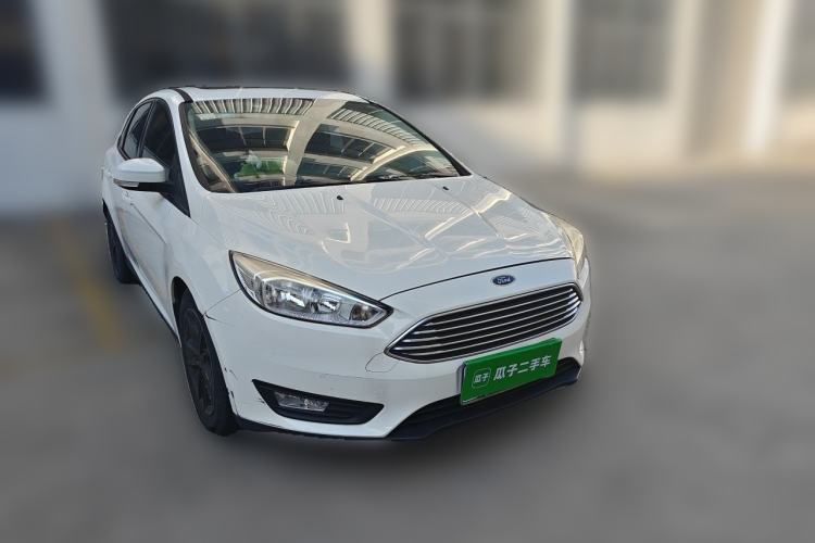 Used Ford Focus 2018 Sedan Classic EcoBoost 125 Automatic Supercharged Style SmartDrive Edition Front Right 45 Deg