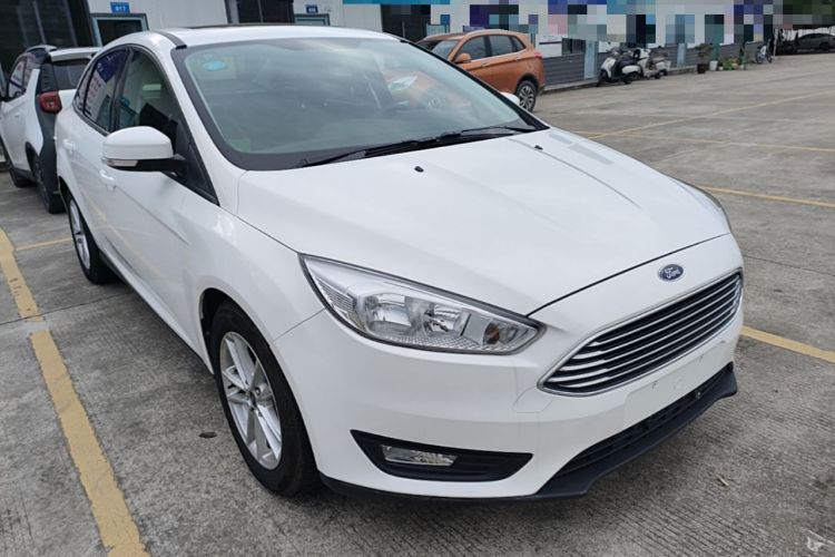 Used Ford Focus 2018 Sedan Classic EcoBoost 125 Automatic Supercharged Style SmartDrive Edition Front Right 45 Deg