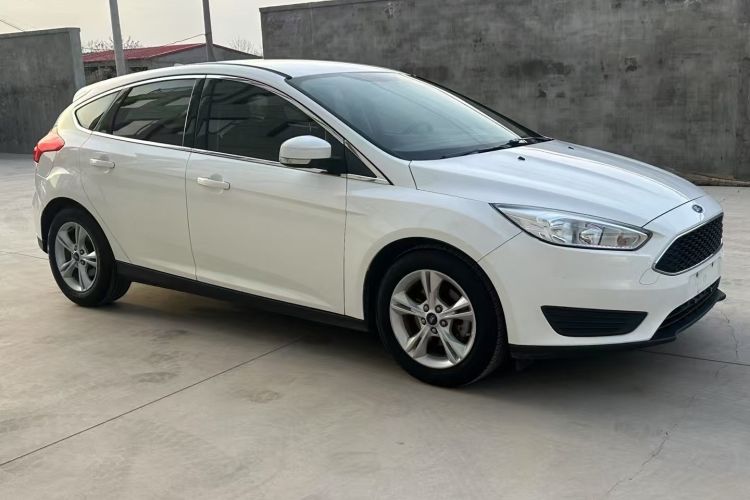 Used Ford Focus 2018 Hatchback Classic 1.6L Automatic Comfort Plus SmartDrive Edition Front Right 45 Deg
