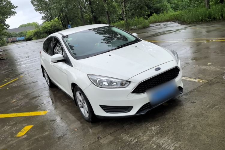 Used Ford Focus 2018 Hatchback Classic 1.6L Automatic Comfort Plus SmartDrive Edition Front Right 45 Deg