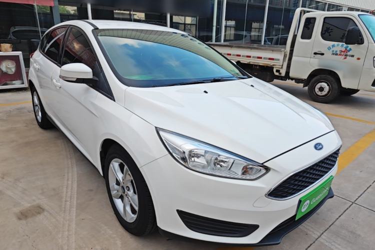 Used Ford Focus 2018 Hatchback Classic 1.6L Automatic Comfort Plus SmartDrive Edition Front Right 45 Deg