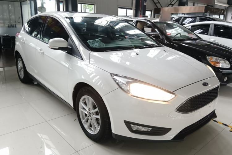 Used Ford Focus 2018 Hatchback Classic 1.6L Automatic Trendy SmartDrive Edition Front Right 45 Deg