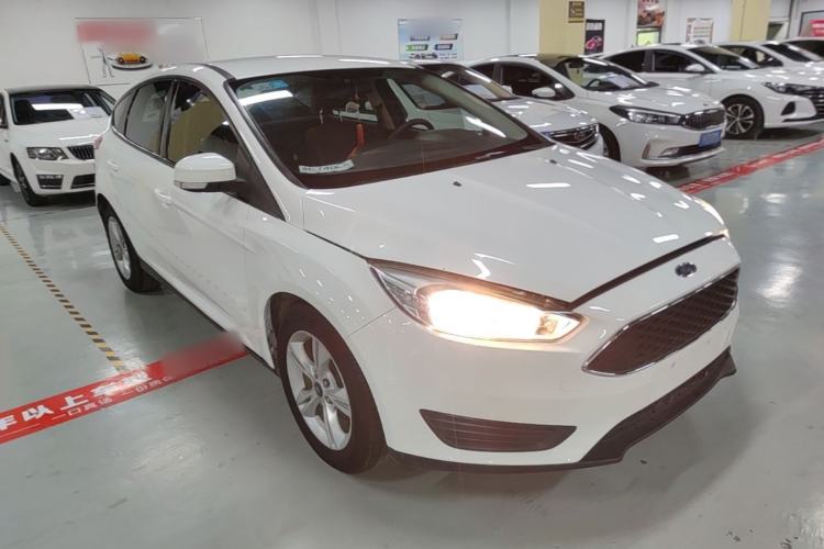 Used Ford Focus 2018 Hatchback Classic 1.6L Automatic Comfort Plus SmartDrive Edition Front Right 45 Deg