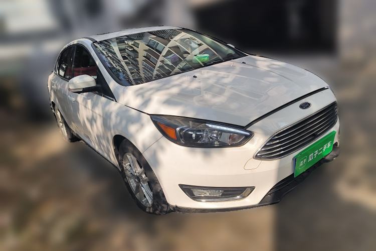 Used Ford Focus 2018 Sedan Classic EcoBoost 180 Automatic Elite Model Front Right 45 Deg