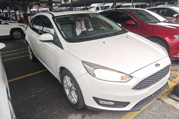 Used Ford Focus 2018 Hatchback Classic 1.6L Automatic Trendy SmartDrive Edition Front Right 45 Deg