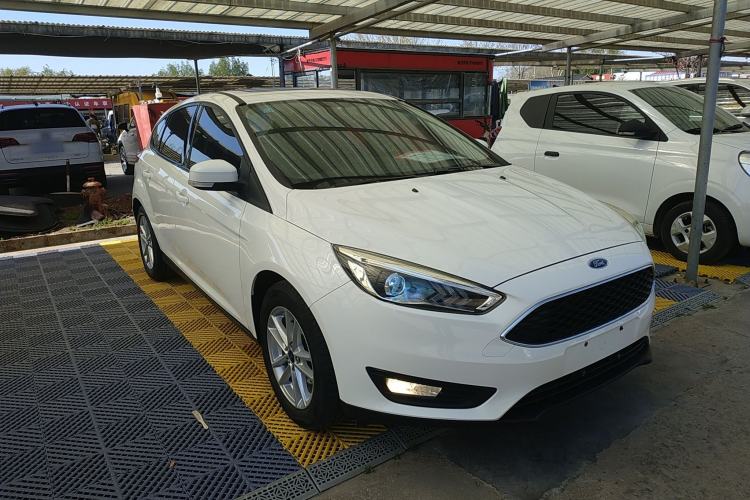 Used Ford Focus 2018 Hatchback Classic 1.6L Automatic Trendy SmartDrive Edition Front Right 45 Deg