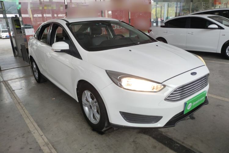 Used Ford Focus 2018 Sedan Classic 1.6L Manual Comfort Plus SmartDrive Edition Front Right 45 Deg