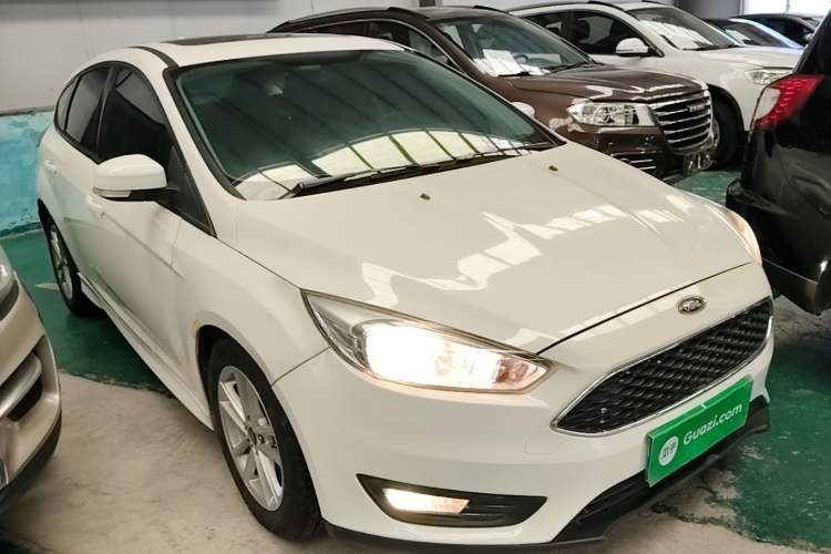 Used Ford Focus 2018 Hatchback Classic 1.6L Automatic Trendy SmartDrive Edition Front Right 45 Deg