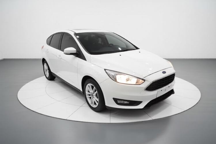 Used Ford Focus 2018 Hatchback Classic 1.6L Automatic Trendy SmartDrive Edition Front Right 45 Deg