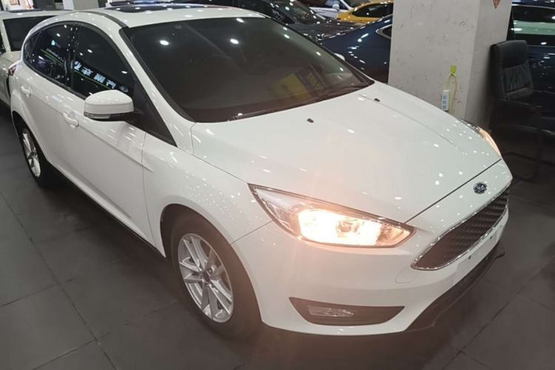 Used Ford Focus 2018 Hatchback Classic 1.6L Automatic Trendy SmartDrive Edition Front Right 45 Deg