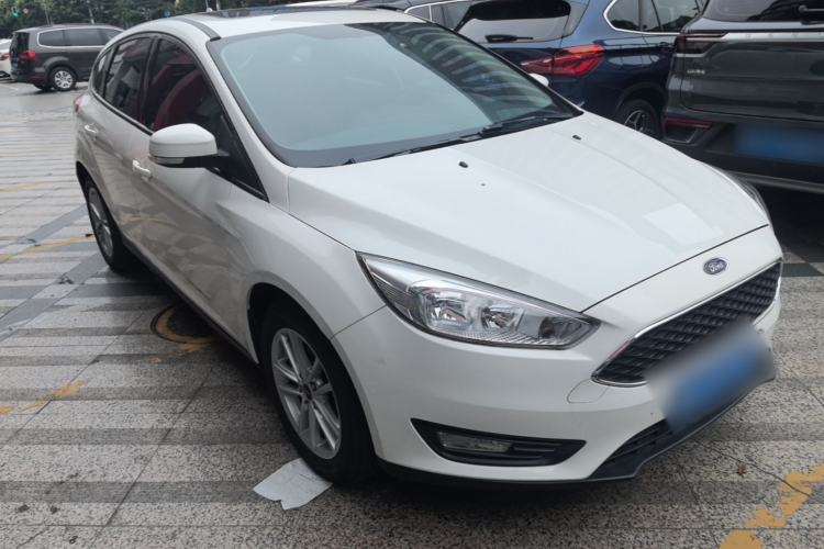 Used Ford Focus 2018 Hatchback Classic 1.6L Automatic Trendy SmartDrive Edition Front Right 45 Deg